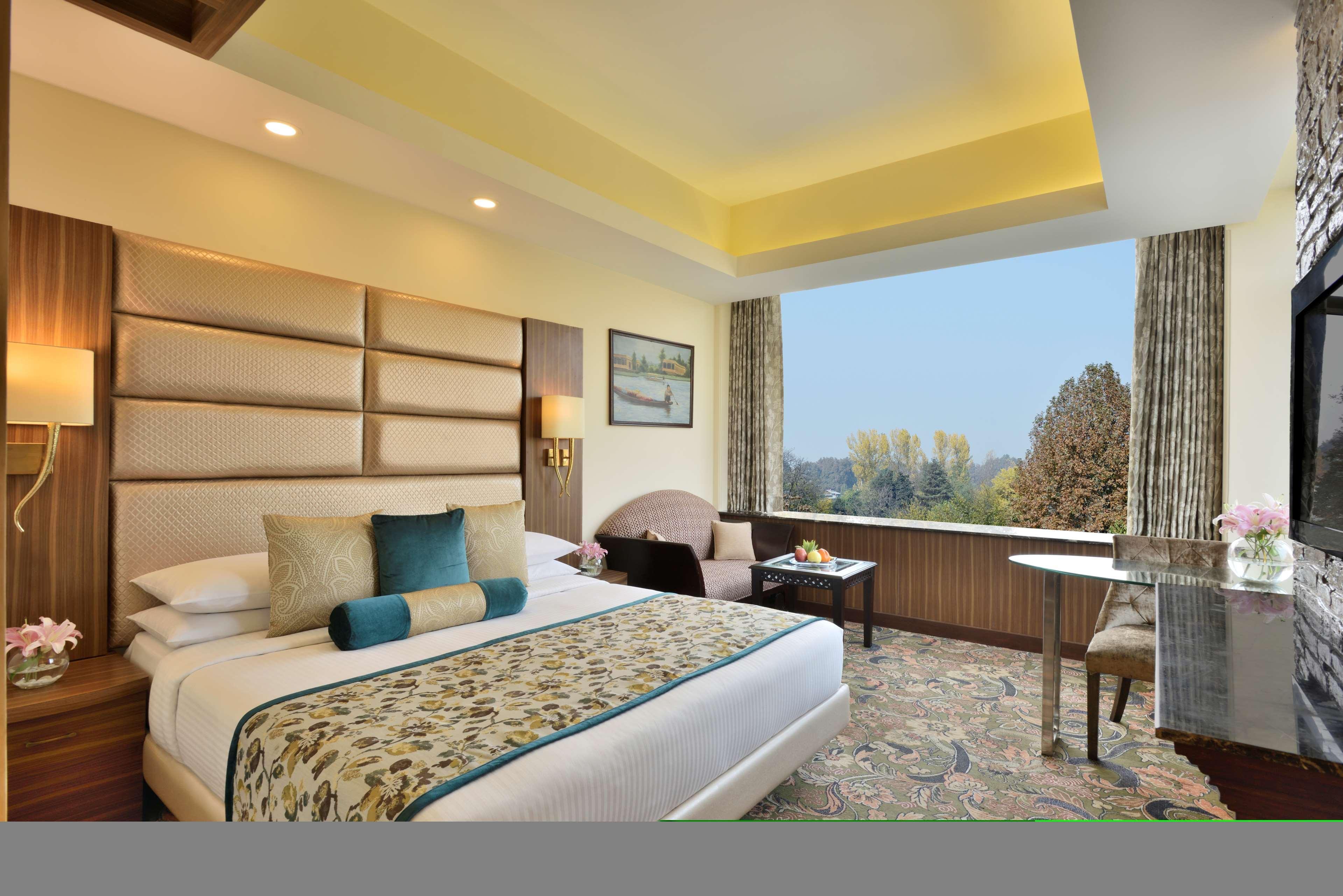 Hotel Radisson Srinagar Exterior foto