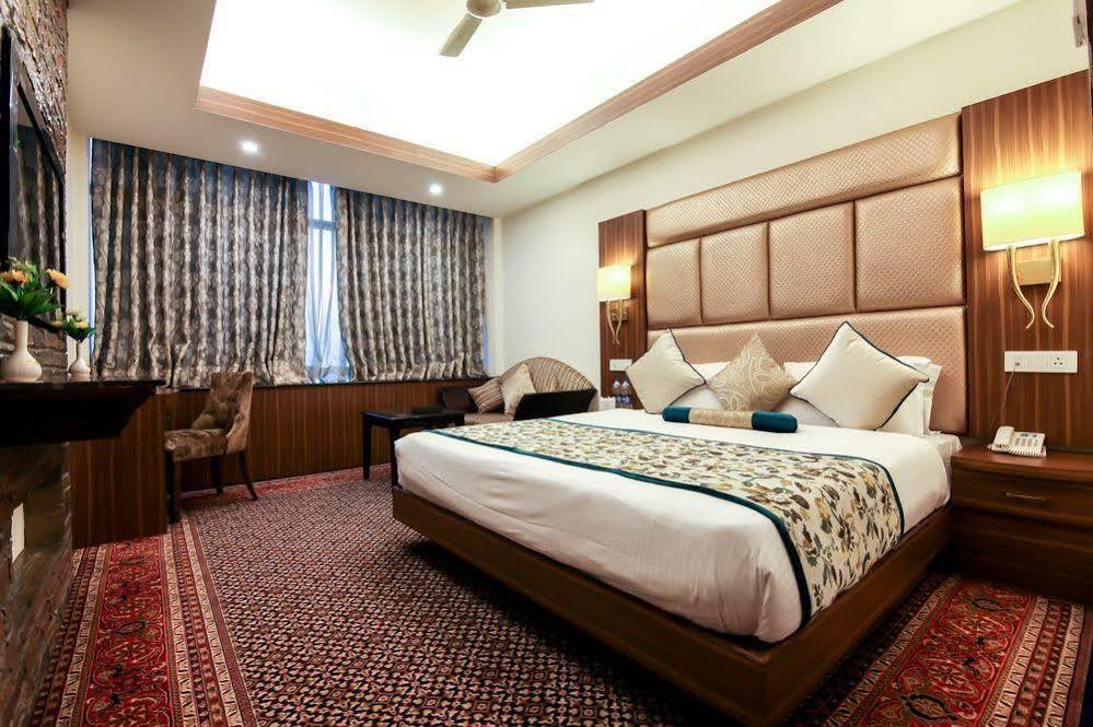 Hotel Radisson Srinagar Exterior foto