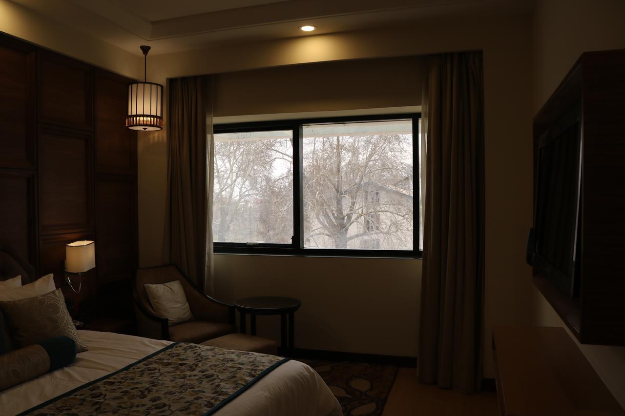 Hotel Radisson Srinagar Exterior foto