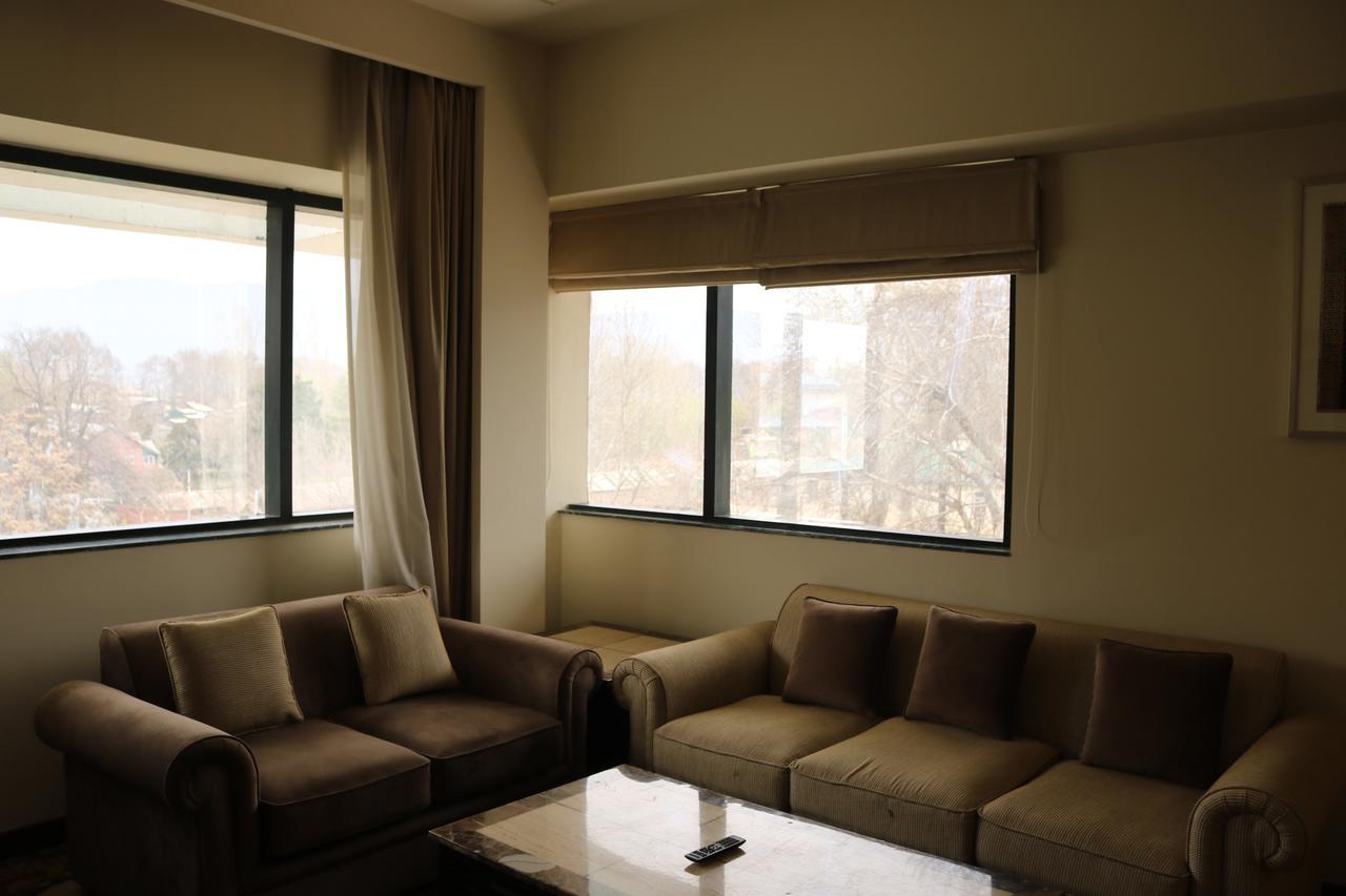 Hotel Radisson Srinagar Exterior foto